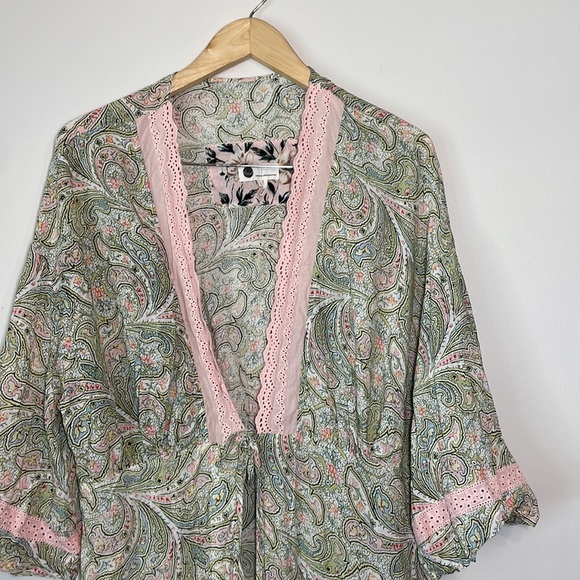Floreat Anthropologie Women’s Lightweight Paisley Robe Green with Pink Lace S - Picture 3 of 8